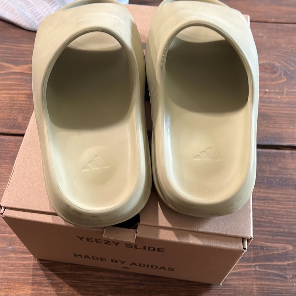 Yeezy Slides Resin - Picture 4 of 5